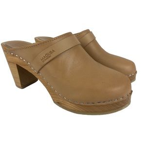 Maguba Women's Tan Leather Clogs